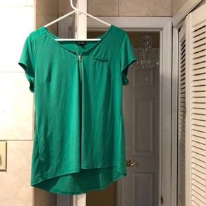 EUC Large Emerald green top 🎉🎉🎉